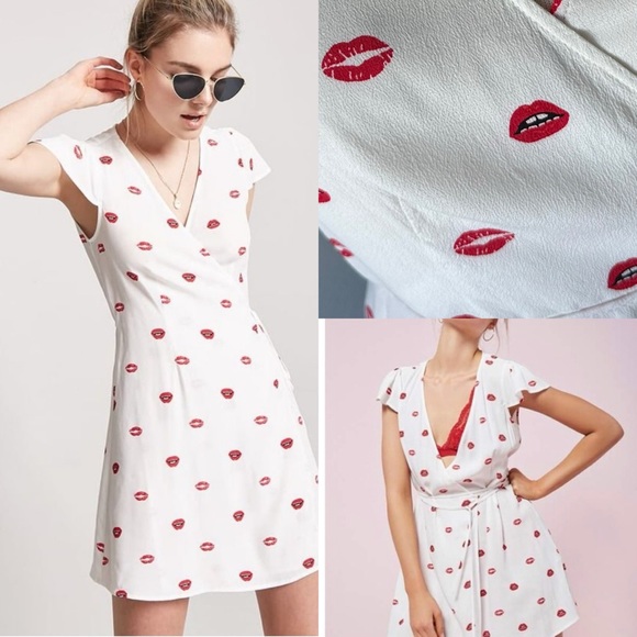 Forever 21 Dresses & Skirts - Lip print wrap dress